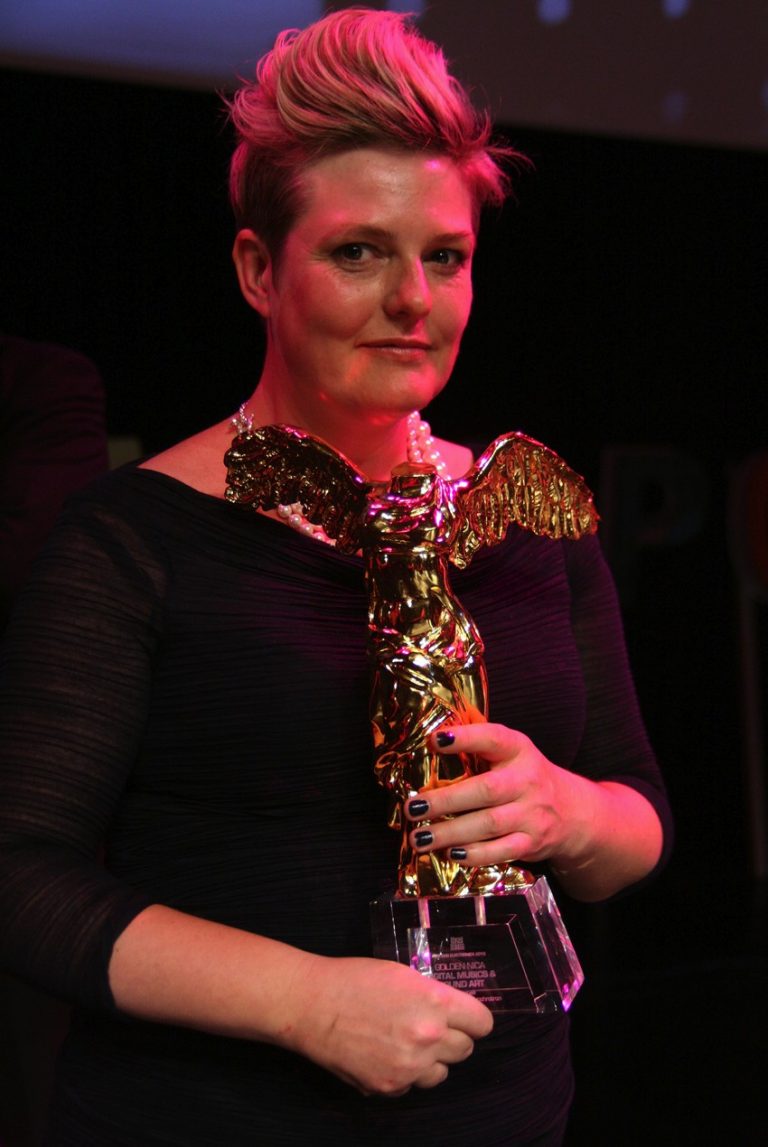 Jo Thomas